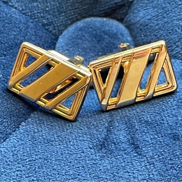 Shields Fifth Avenue Gold Rectangle Cufflinks - Picture 11 of 13